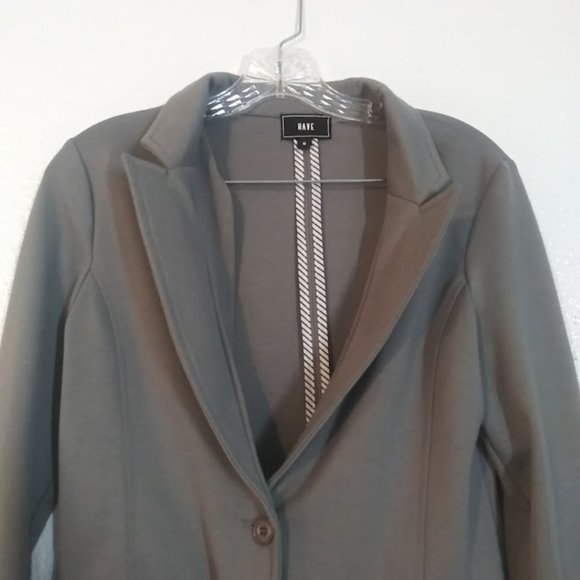 Have women's size M gray blazer - Picture 2 of 14